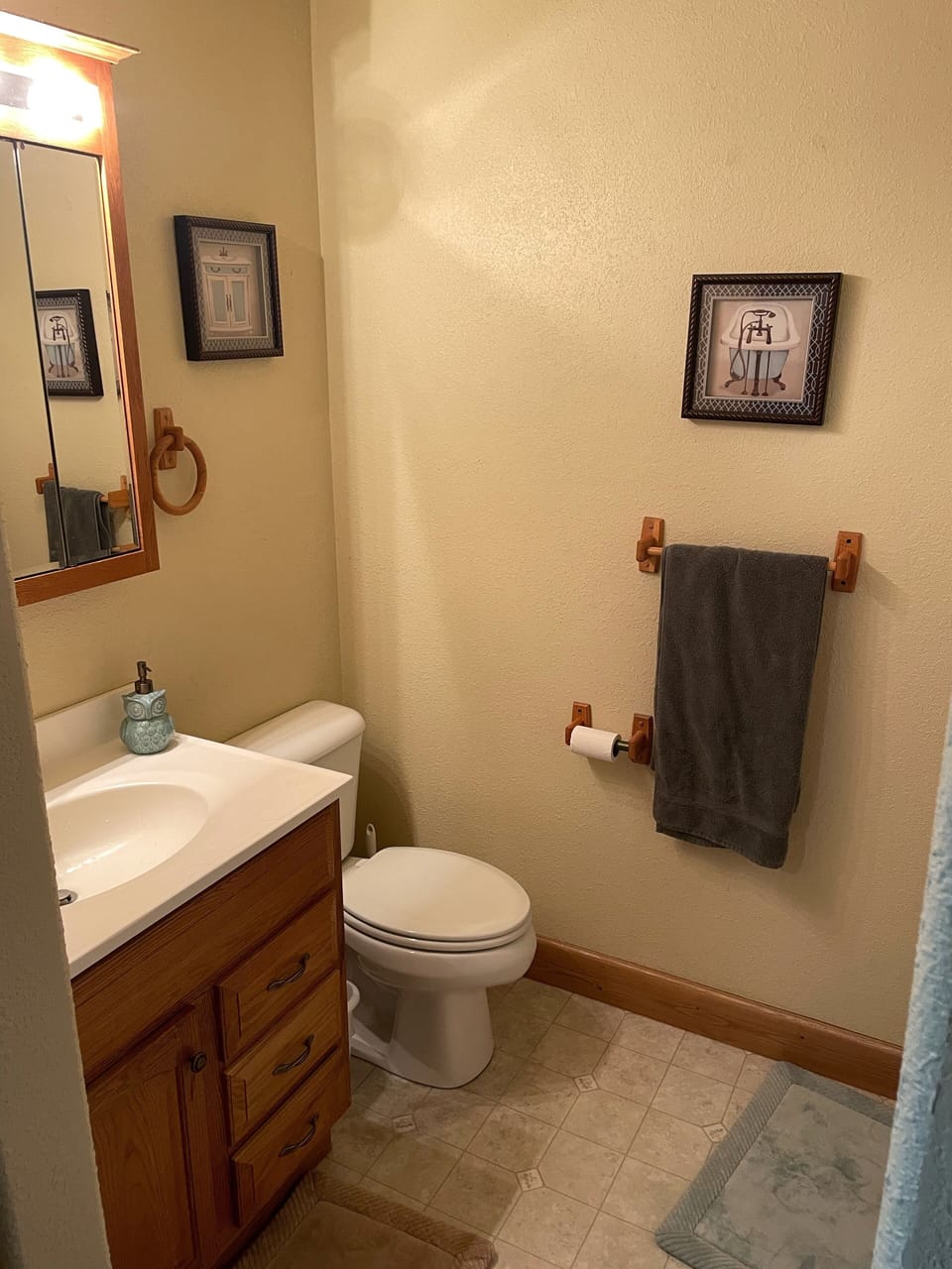 En-suite bathroom with tub/shower combo.
