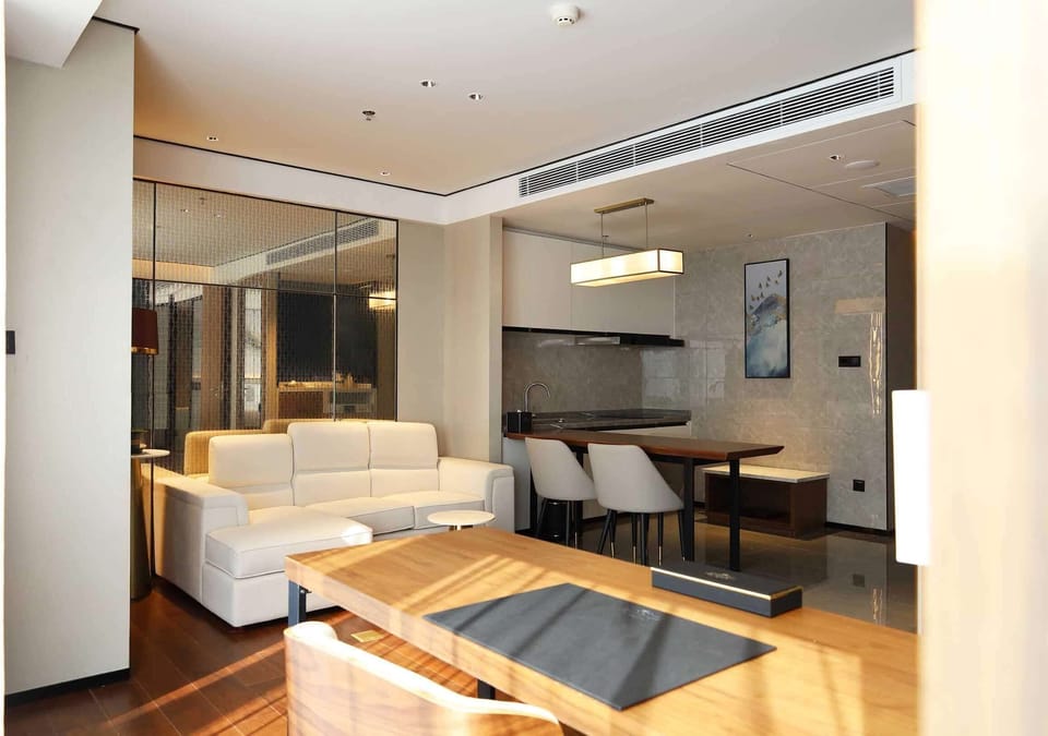 Minibar, in-room safe, iron/ironing board, WiFi (free)