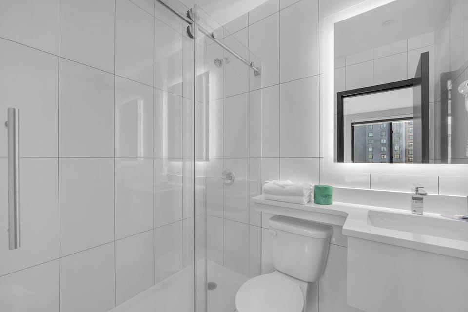 Room, 1 Queen Bed, Non Smoking | Bathroom | Hair dryer, towels