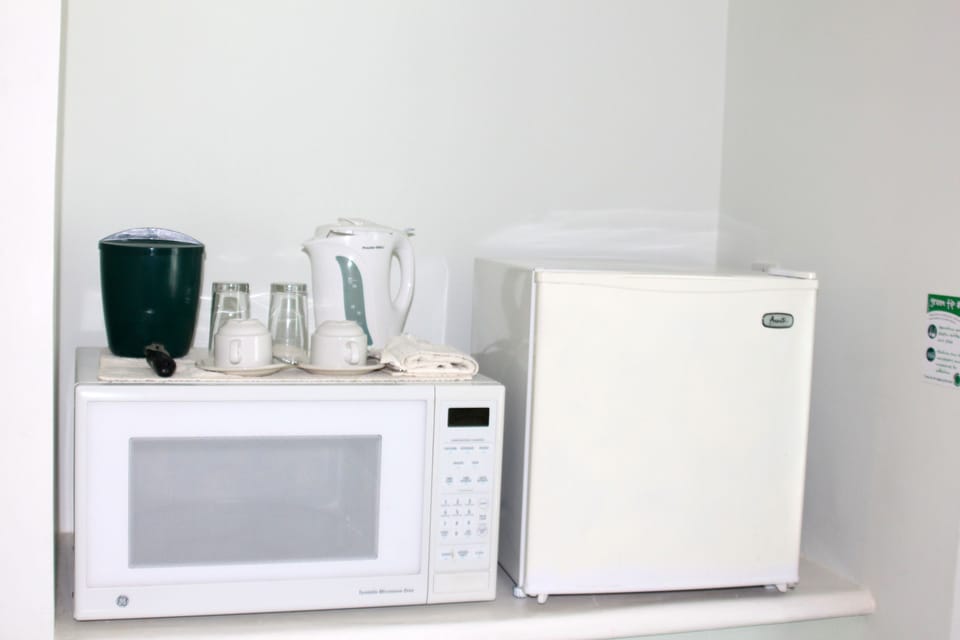 Fridge, microwave
