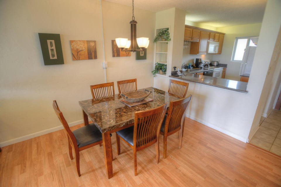 Condo (2 Bedrooms) | Property amenity