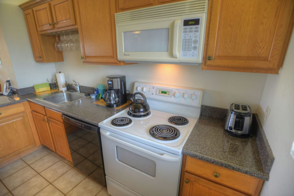 Condo (2 Bedrooms) | Property amenity