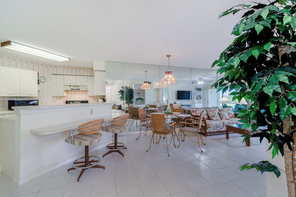 Condo (2 Bedrooms) | Property amenity
