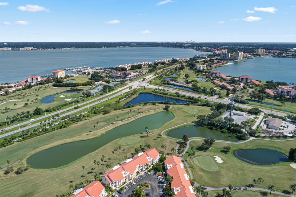 Condo (2 Bedrooms) | Property amenity