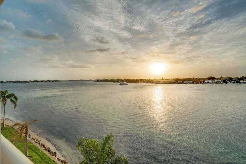 Condo (2 Bedrooms) | Property amenity