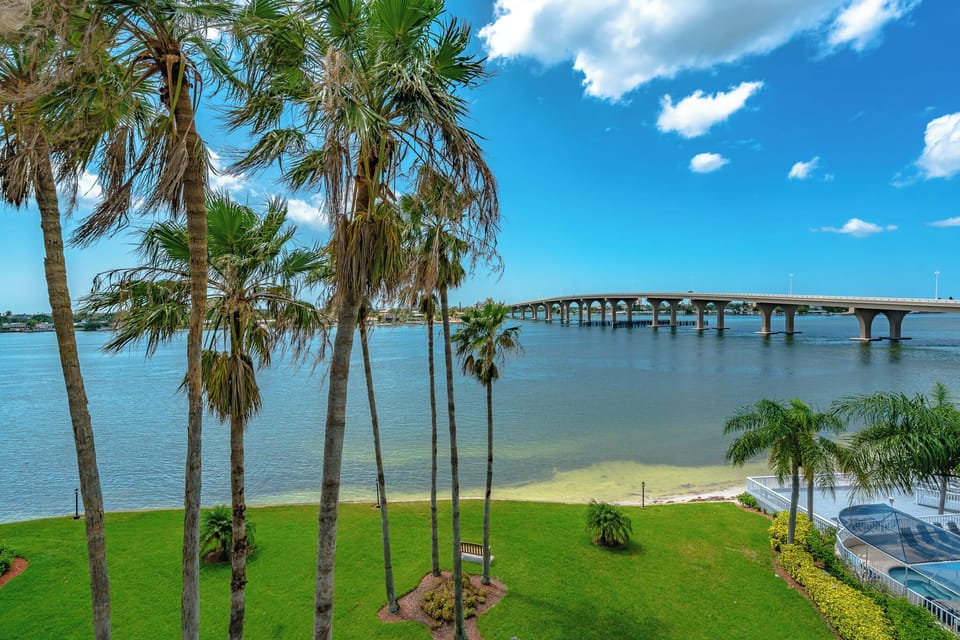 Condo (2 Bedrooms) | Property amenity