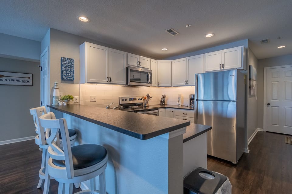 Kitchen with breakfast bar