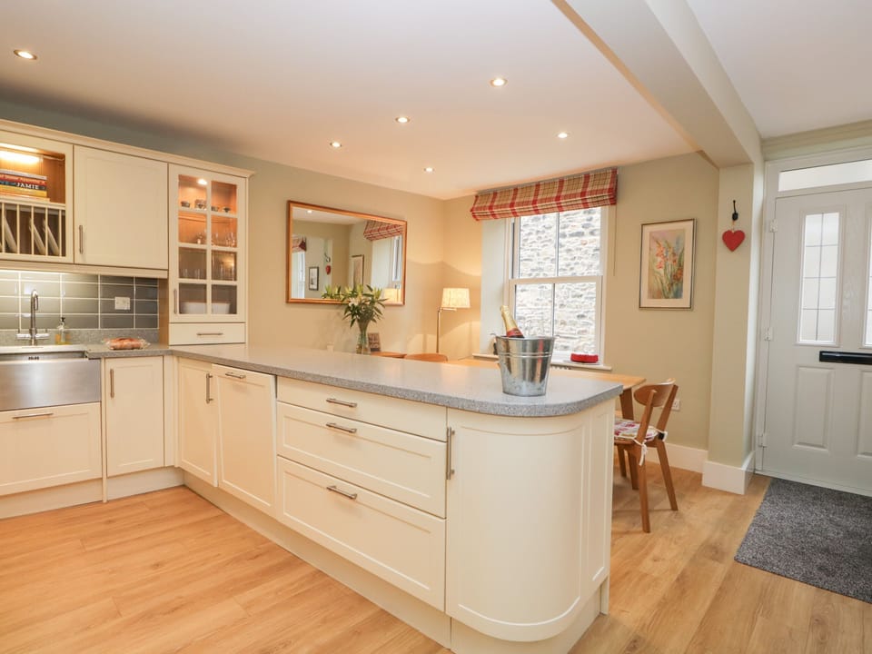 Cottage | Private kitchen | Fridge, dishwasher, electric kettle, toaster