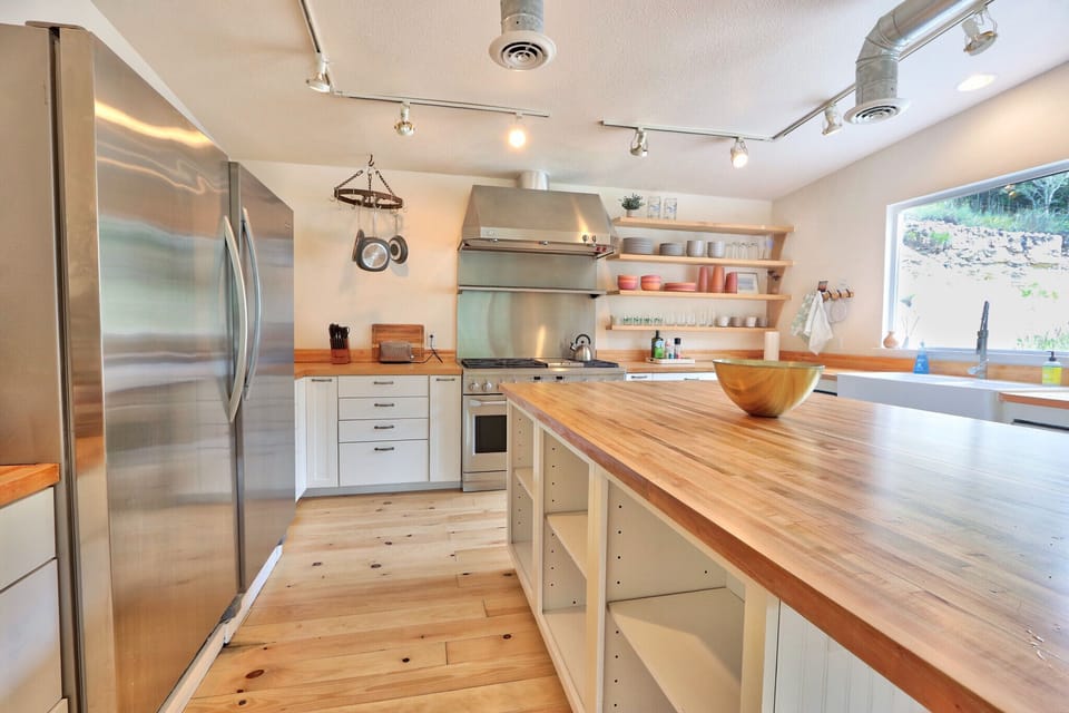 Full kitchen with stove, oven, refrigerator, and coffee maker
