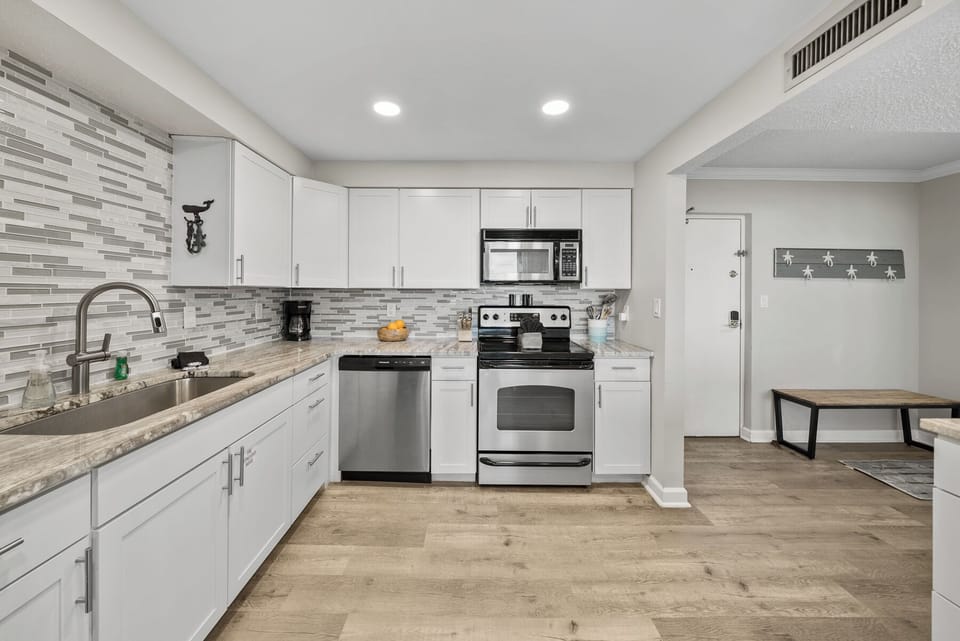 Coastal Tides | Kitchen | Enclave 403a | Destin, Florida