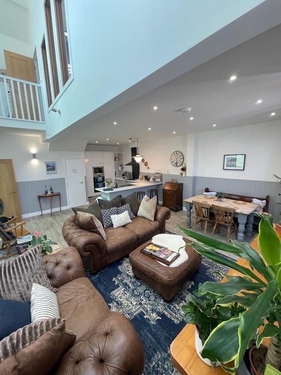 Lovely, comfy spacious family room.