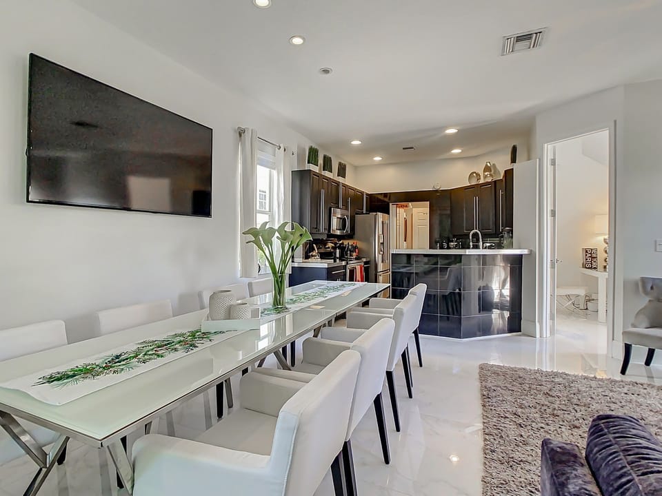 Time to dine in style! An inviting dining area, perfect for savoring meals and creating lasting memories.
