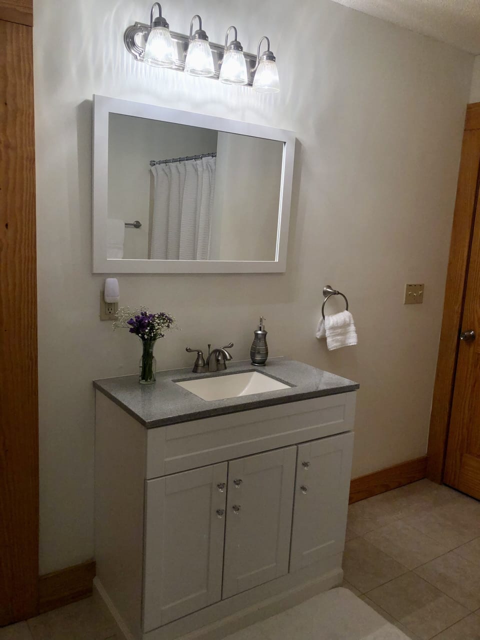 Full Size Bathroom