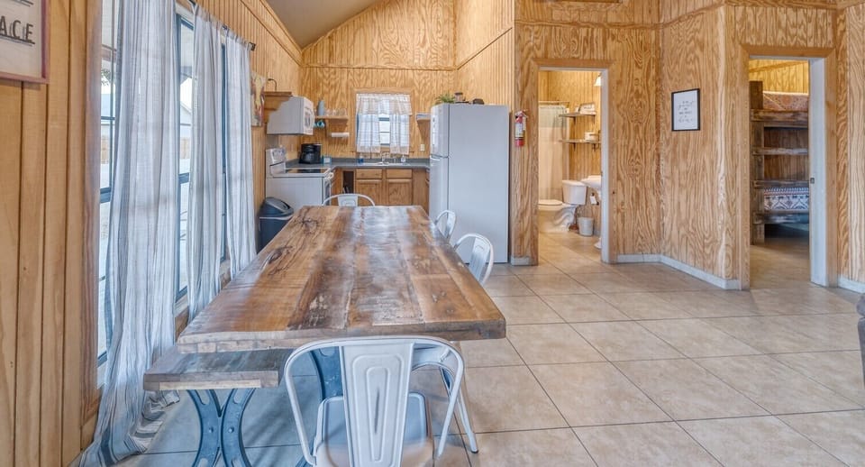 Dining area for 6