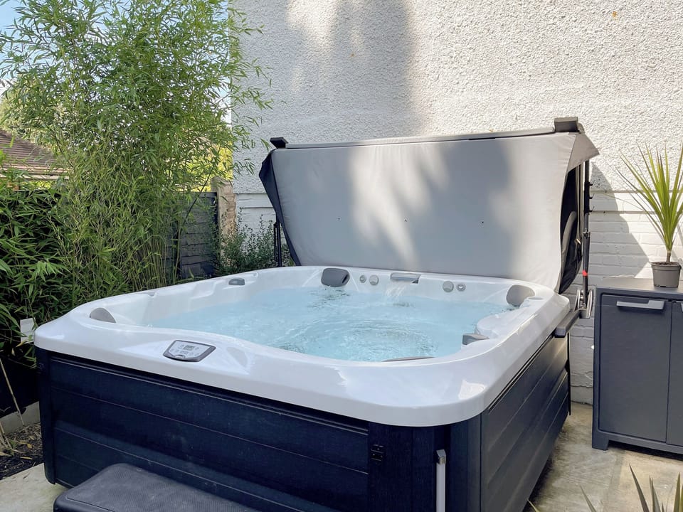 Hot tub | The White House Retreat, Worthing