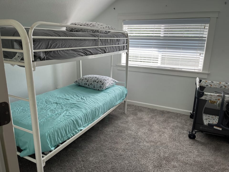 Twin bunk beds (pack n play)