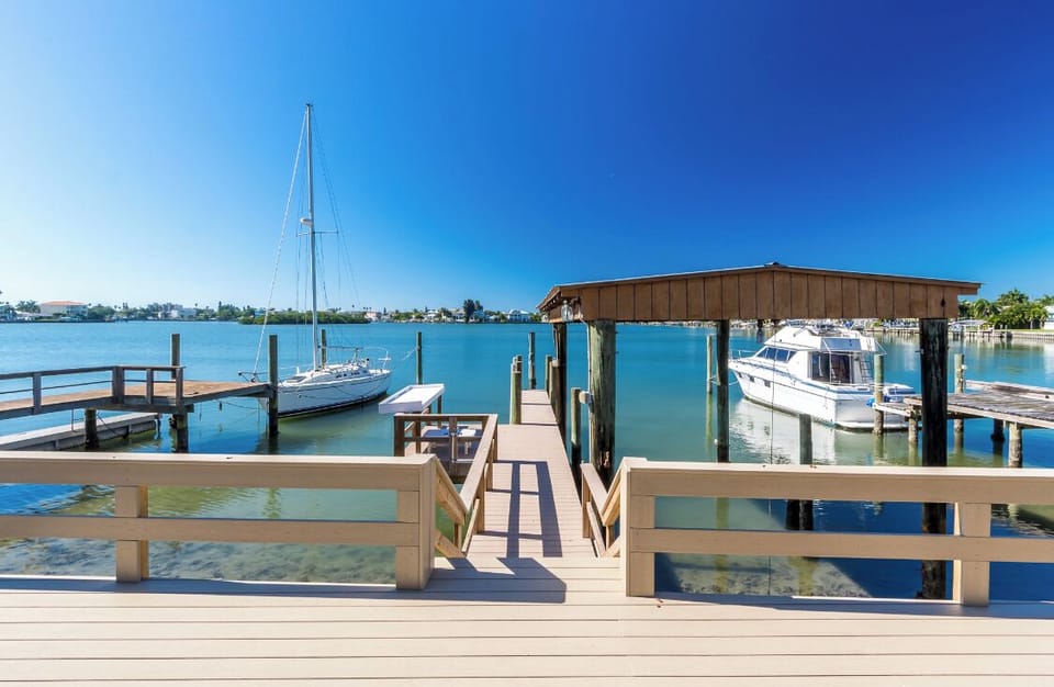 deck and dock, for guest use