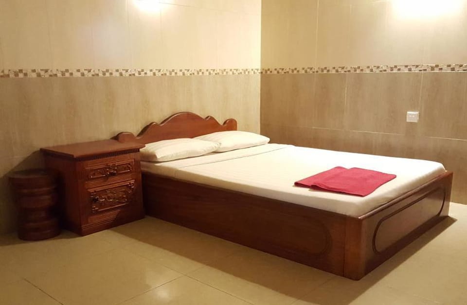 Pillowtop beds, desk, blackout drapes, free WiFi