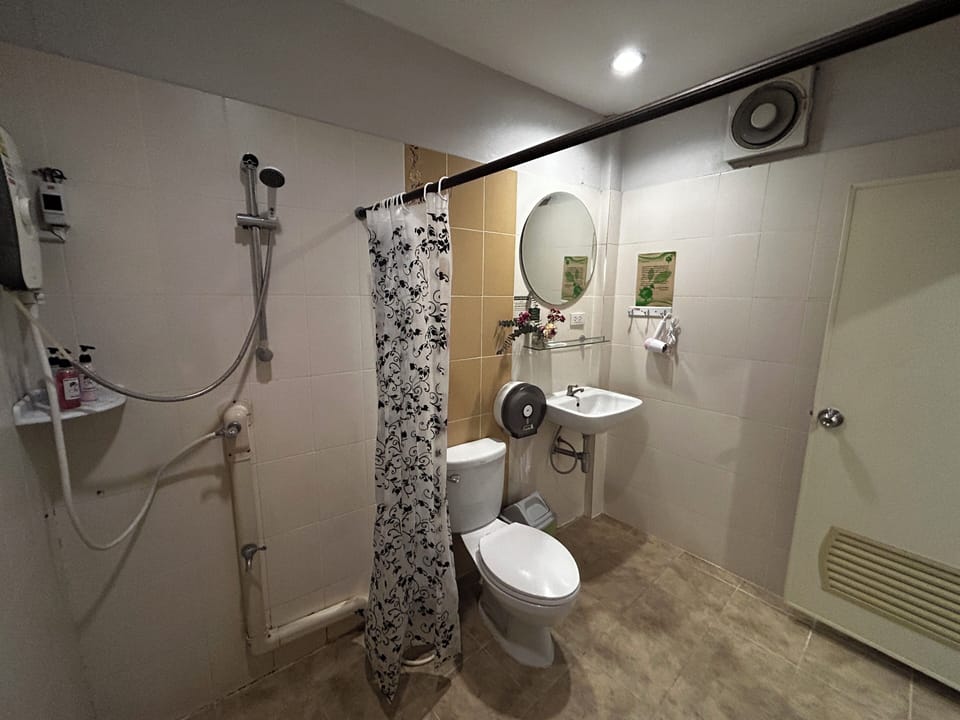 Deluxe Double Room, 1 Bedroom, Non Smoking, Garden View (with balcony) | Bathroom | Shower, free toiletries, hair dryer, slippers