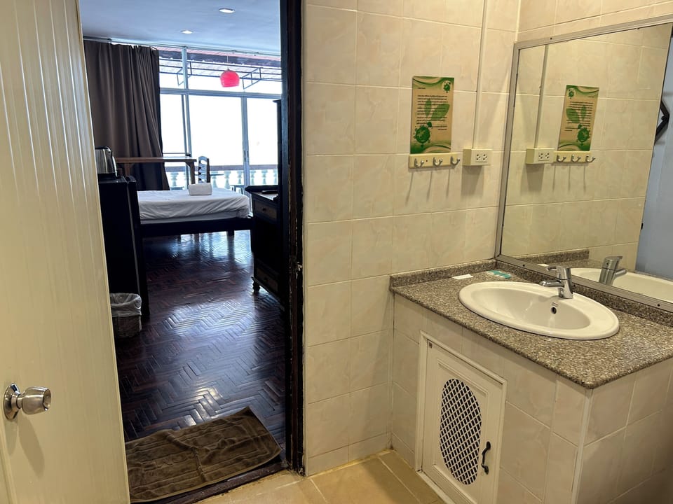 Family Double or Twin Room, 1 Bedroom, Non Smoking, Balcony | Bathroom | Shower, free toiletries, hair dryer, slippers