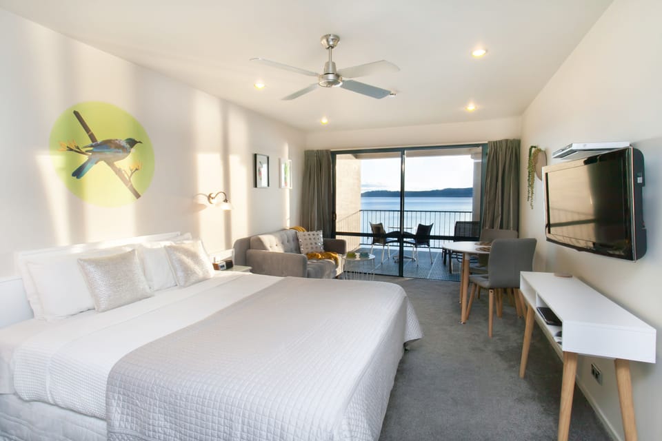 Studio (Upper Level) | Premium bedding, desk, iron/ironing board, cribs/infant beds