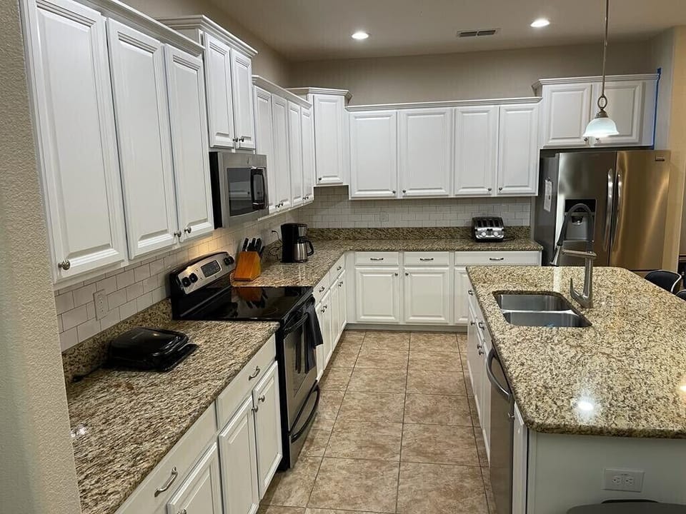 Everything you need in this beautiful kitchen