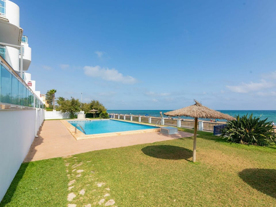 Water, Sky, Cloud, Plant, Building, Seaside Resort, Azure, Shade, Swimming Pool, Tree