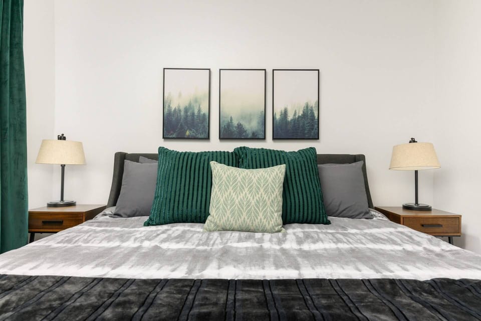"we really enjoyed the spaciousness, easy access, morning coffee and the very comfortable beds!" - Judy