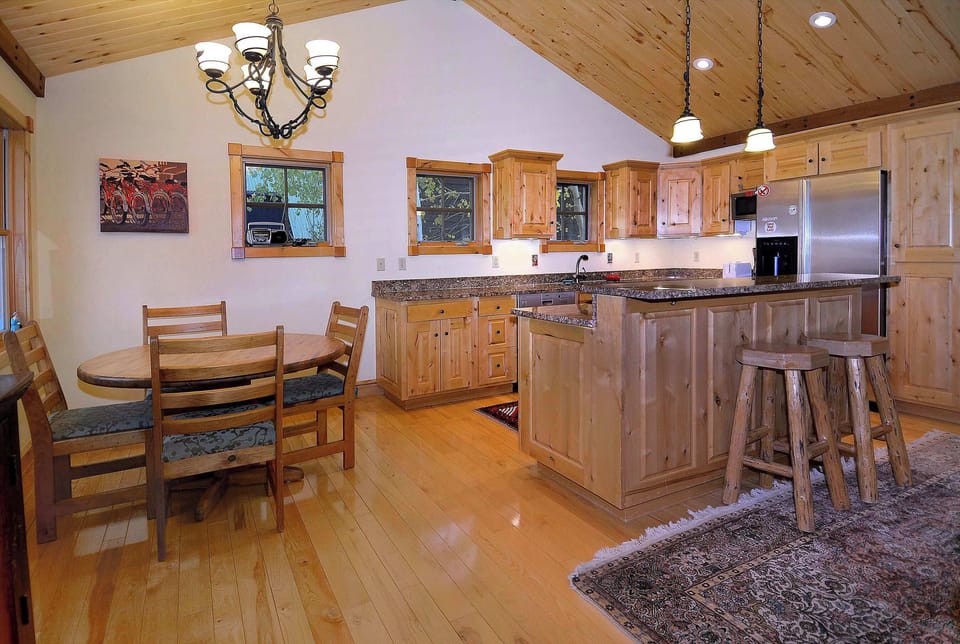Dining/kitchen
