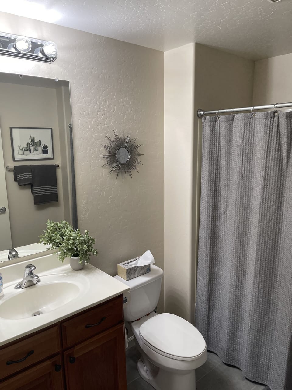 Guest bath with tub and shower