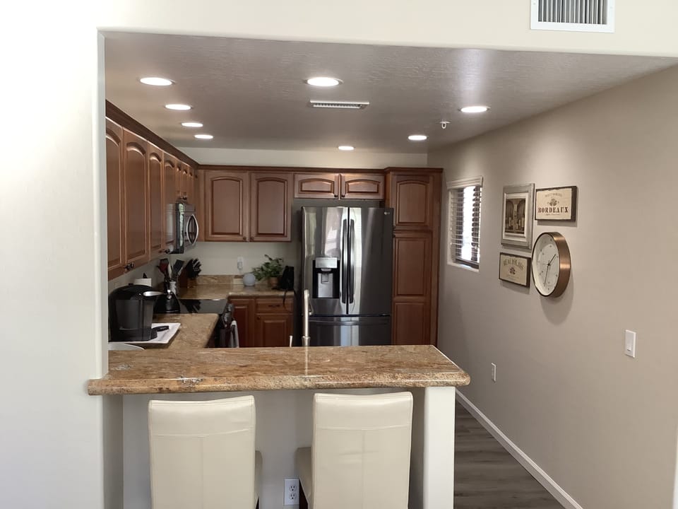 
Fully equipped kitchen with new stainless steel appliances