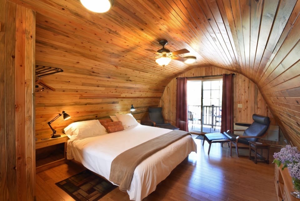 Deluxe Cabin, 1 Bedroom (Swan Mountain) | Premium bedding, individually decorated, individually furnished, desk