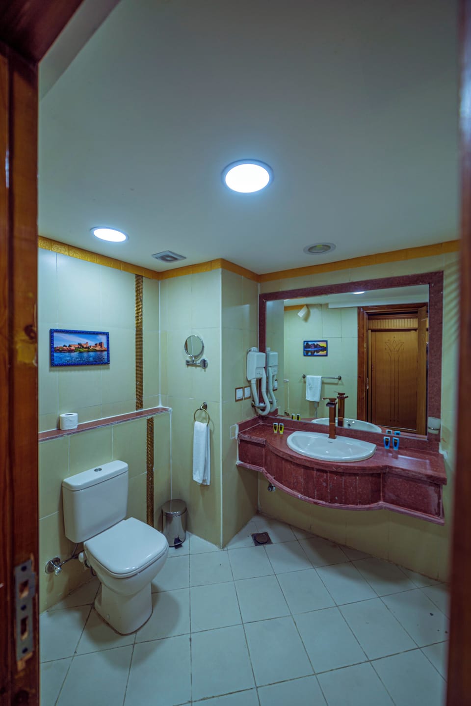 Combined shower/tub, deep soaking tub, slippers