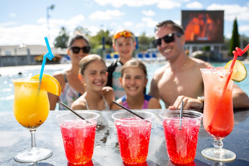 Swim-up bar
