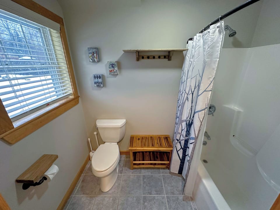 Upper Level shared bath