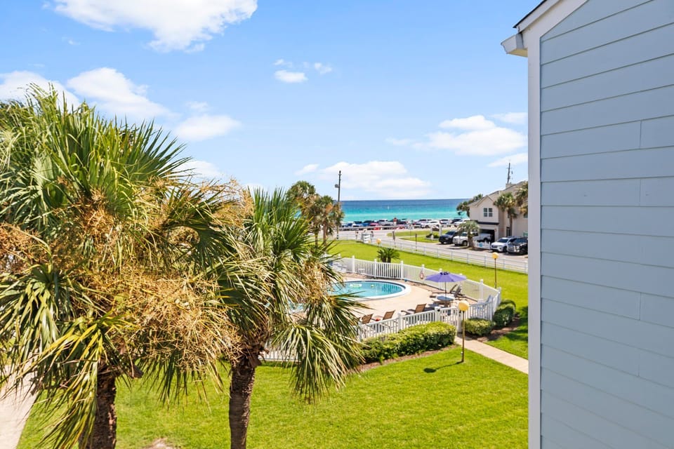 Gorgeous views of the Gulf of Mexico and pool from the secluded patio!