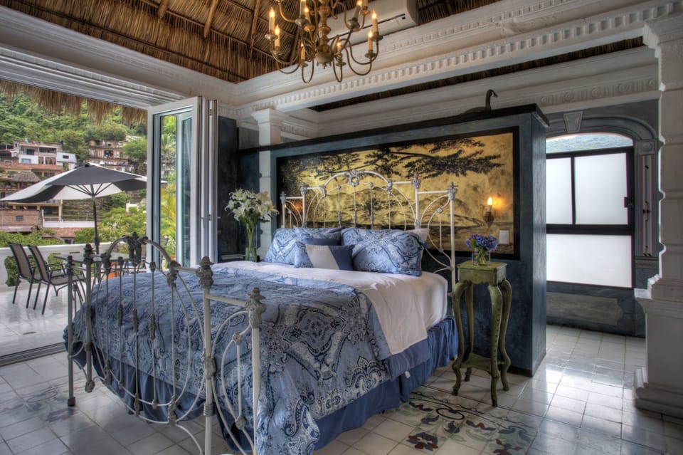 Premium bedding, down comforters, pillowtop beds, in-room safe