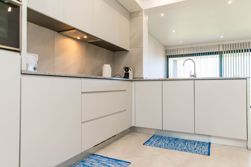 House | Private kitchen | Fridge, microwave, oven, stovetop