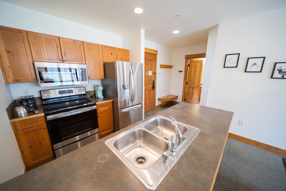 Bright, modern kitchen