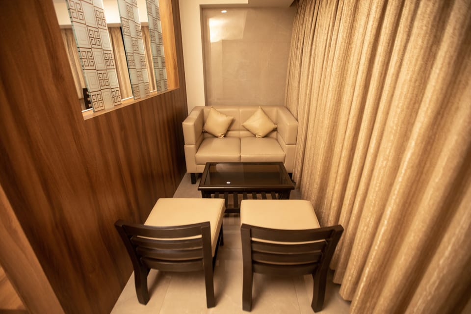Luxury Studio Suite | In-room dining