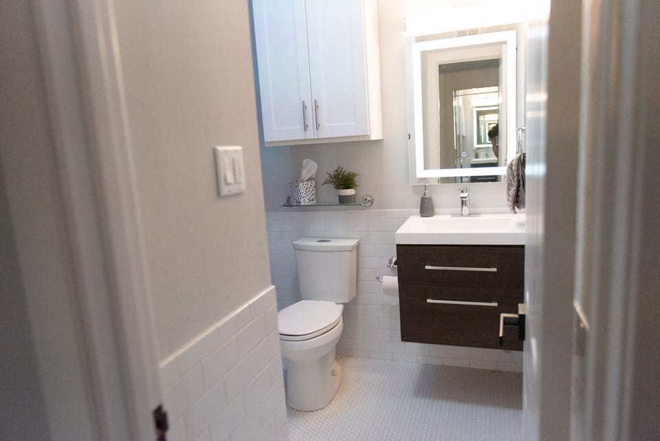 Hall Bath with shower/tub