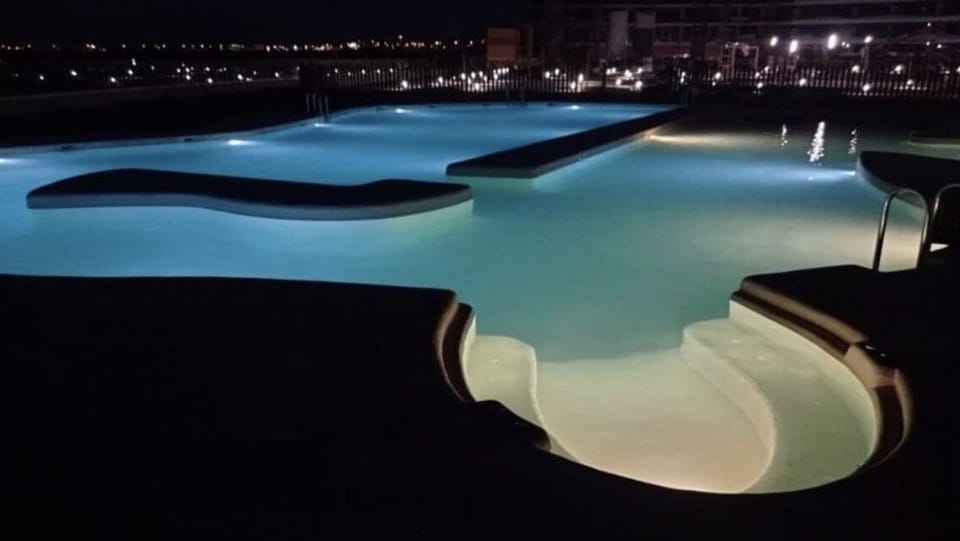 Comunal swimming pool with jacuzzi