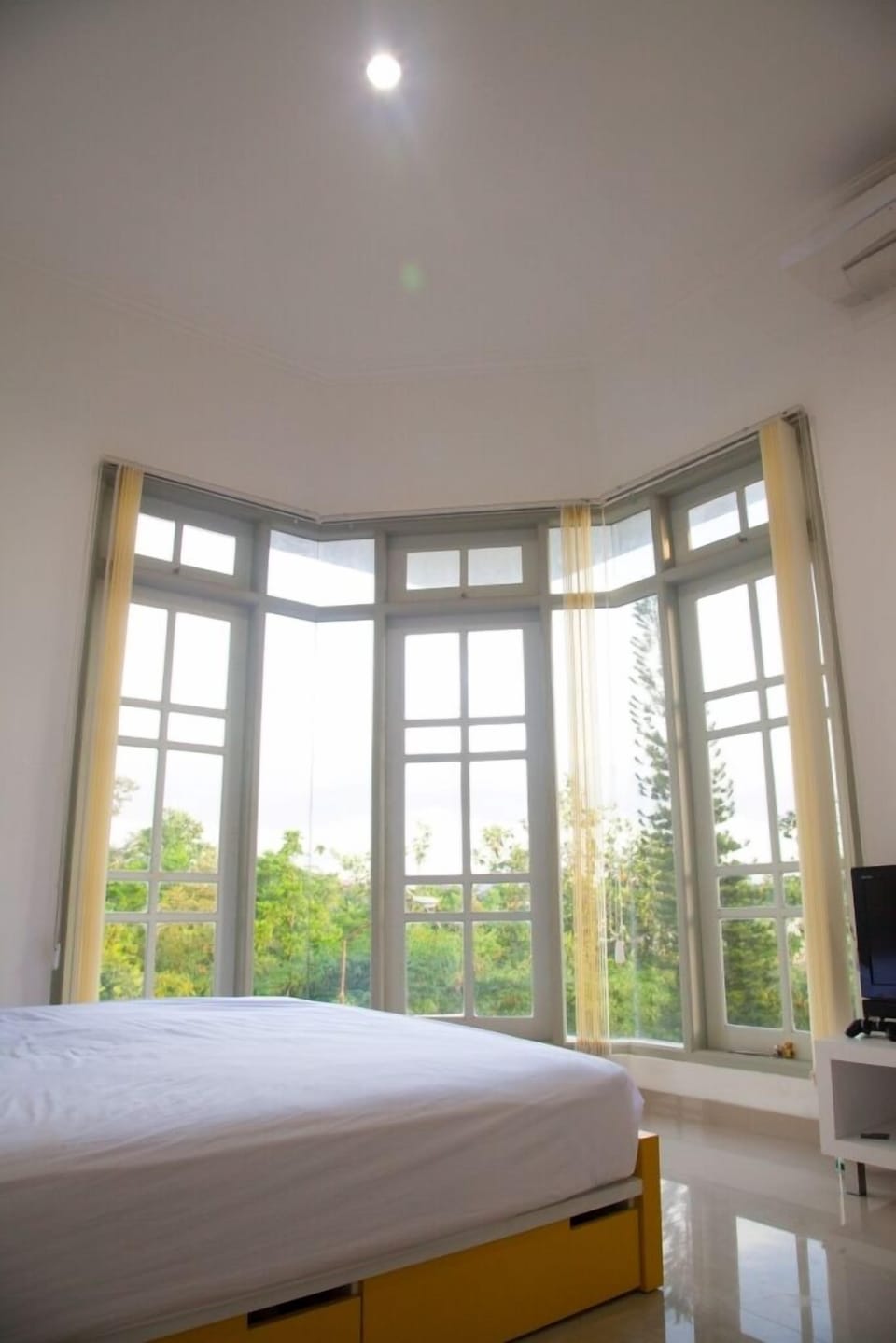 Standard Room (Lowest, Shared Bathroom) | Premium bedding, Select Comfort beds, minibar, individually furnished