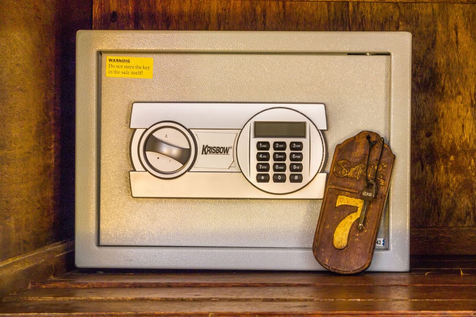 Minibar, in-room safe, individually decorated, individually furnished