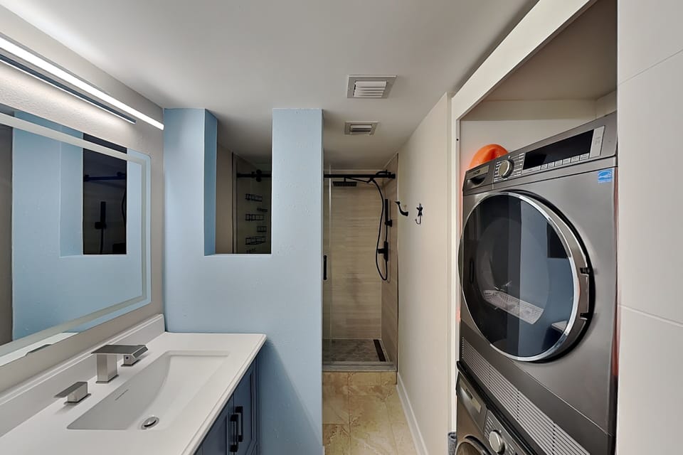 Madeira Beach Yacht Club 215F by Distinctive Beach Rentals Apartment in Madeira Beach