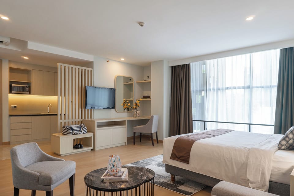 Suite (Includes Free Laundry 2 pcs / day) | Premium bedding, in-room safe, desk, iron/ironing board