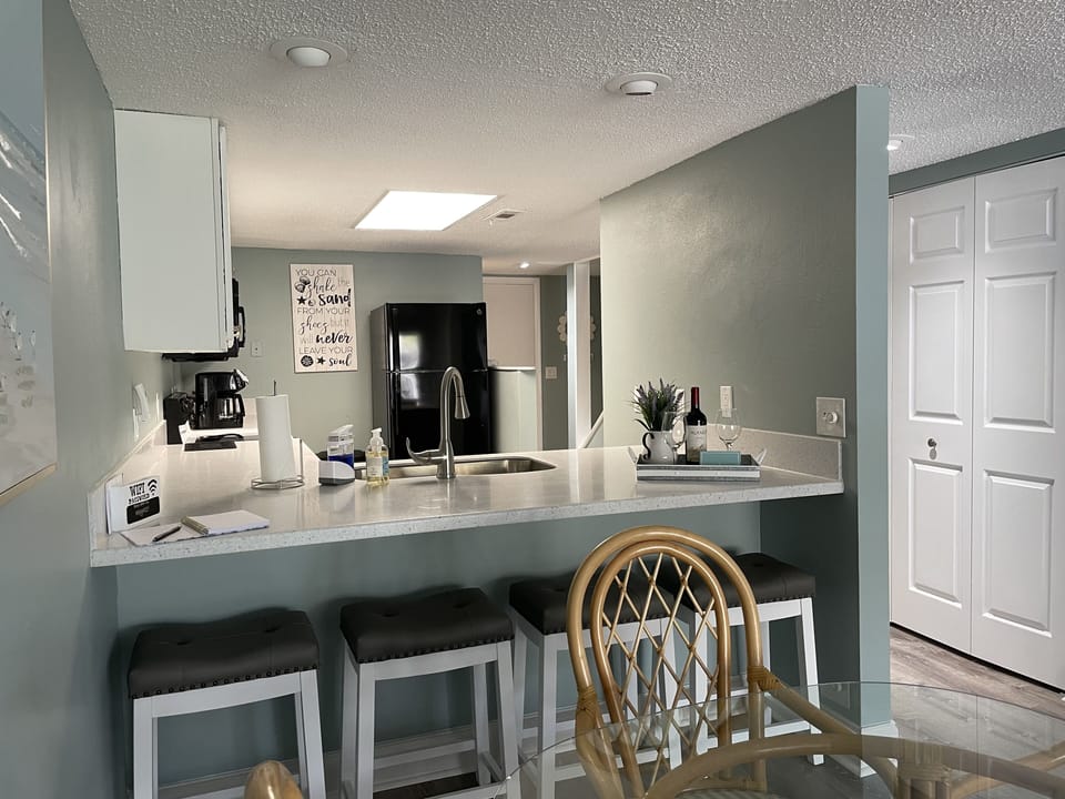 Breakfast nook with additional seating for four