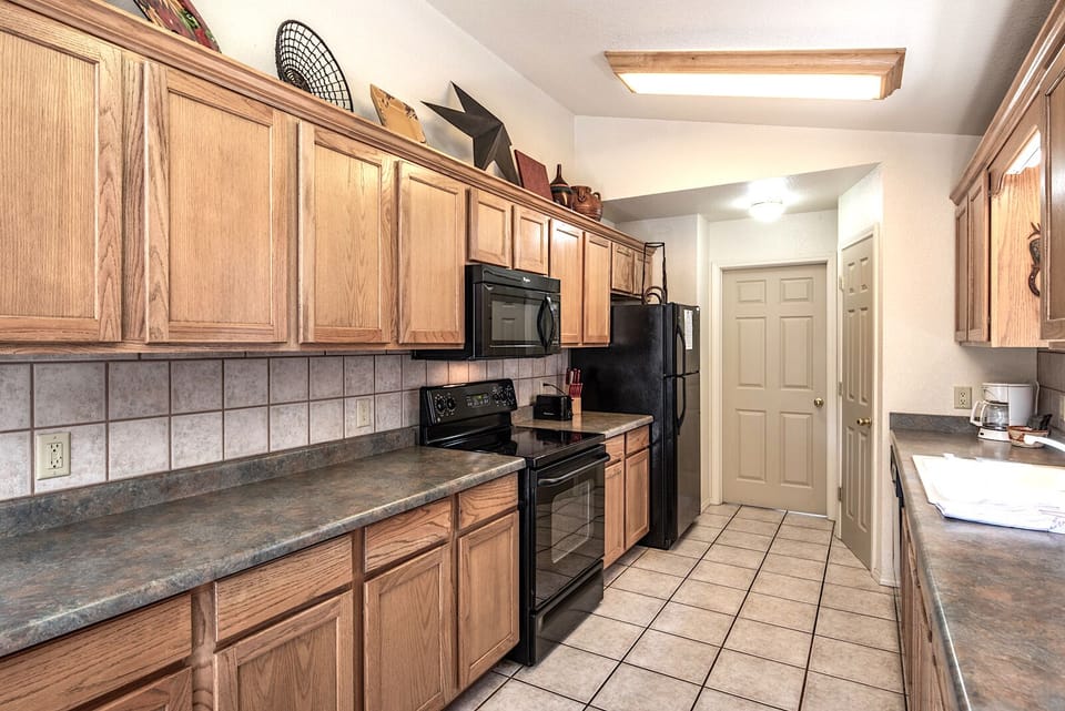 Studio (3 Bedrooms) | Property amenity