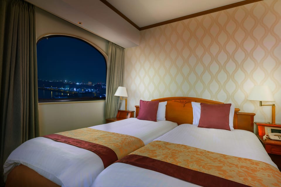 Hollywood Twin Room Single Use, Non Smoking | Desk, laptop workspace, iron/ironing board (on request), WiFi (free)