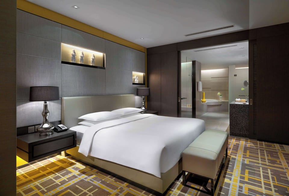 Regency, Suite, 1 King Bed | Minibar, in-room safe, desk, soundproofing